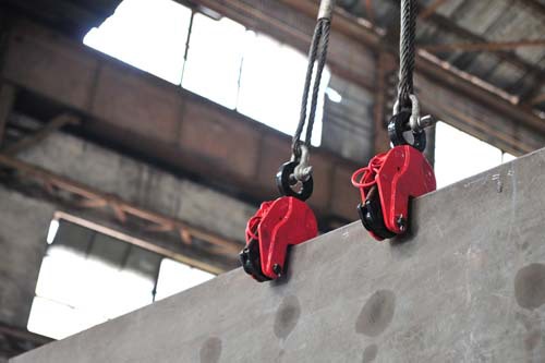 钢板吊装钳在厂房的应用